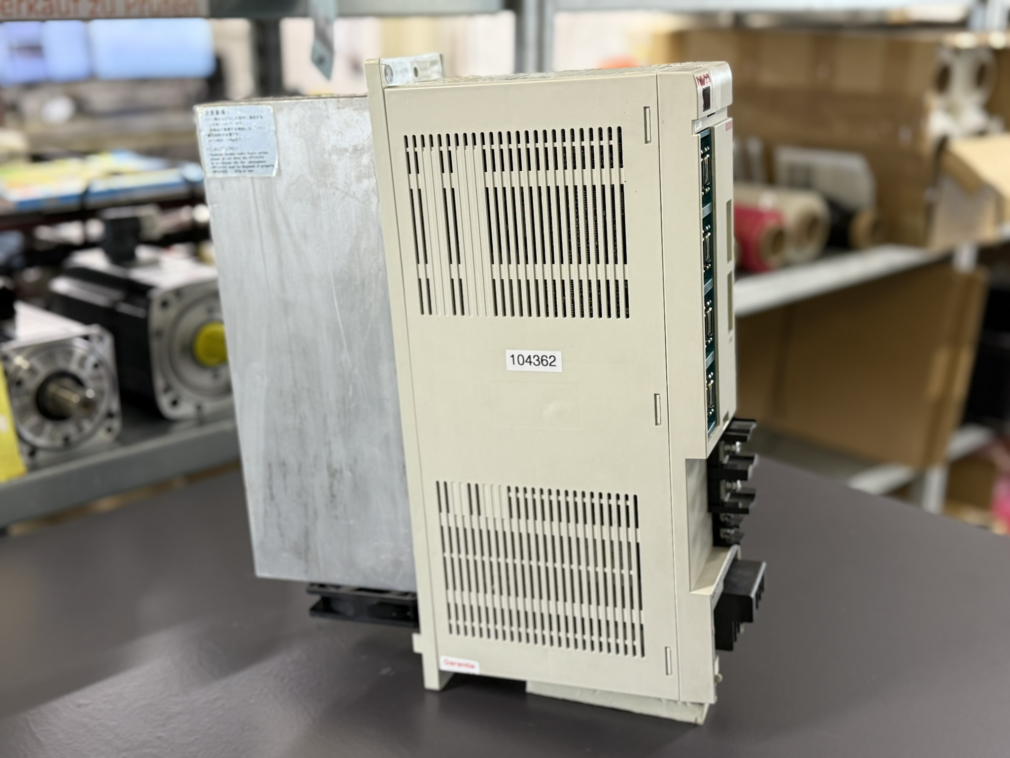 MDS-CH-V2-4535 Mitsubishi Servo AC Drive Ansicht Seite 2