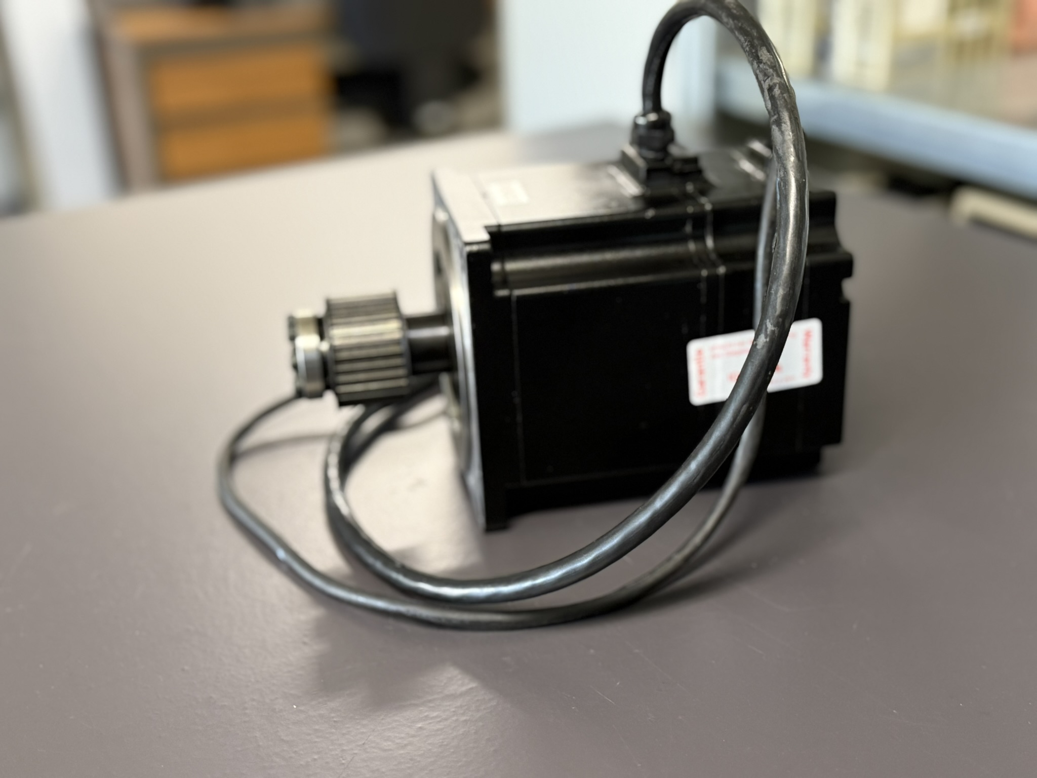 Yaskawa SGMPH-15A1A-YR11 AC Servo Motor Ansicht seitlich