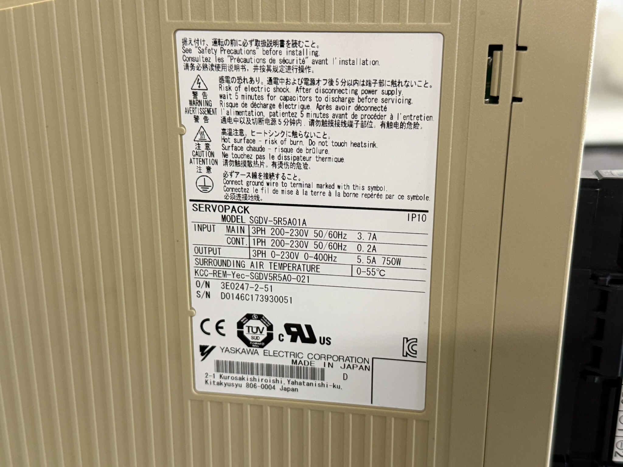 Yaskawa Servopack SGDV-5R5A01A Typenschild