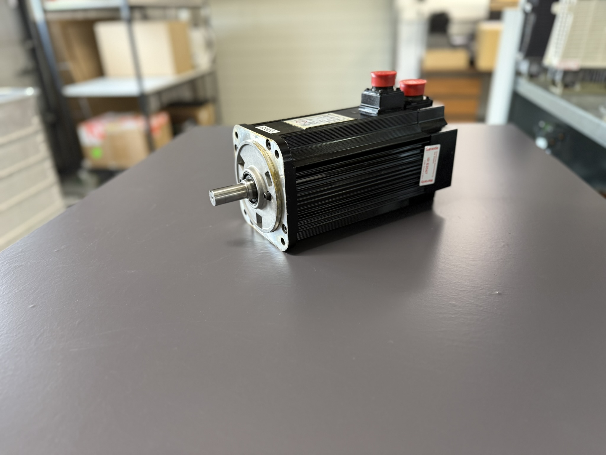 Yaskawa USAGED-09A22T Servo Motor mit Encoder UTOPH-81AVF Seitlich