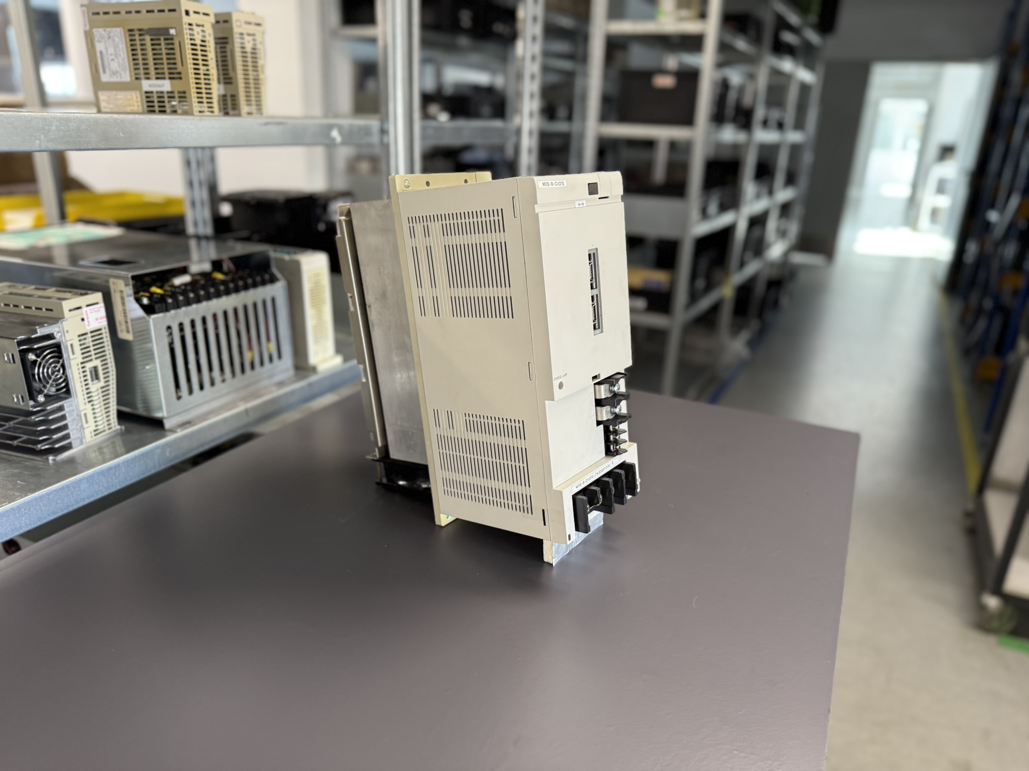 Mitsubishi MDS-B-CV-370 Power Supply Unit Seite 1
