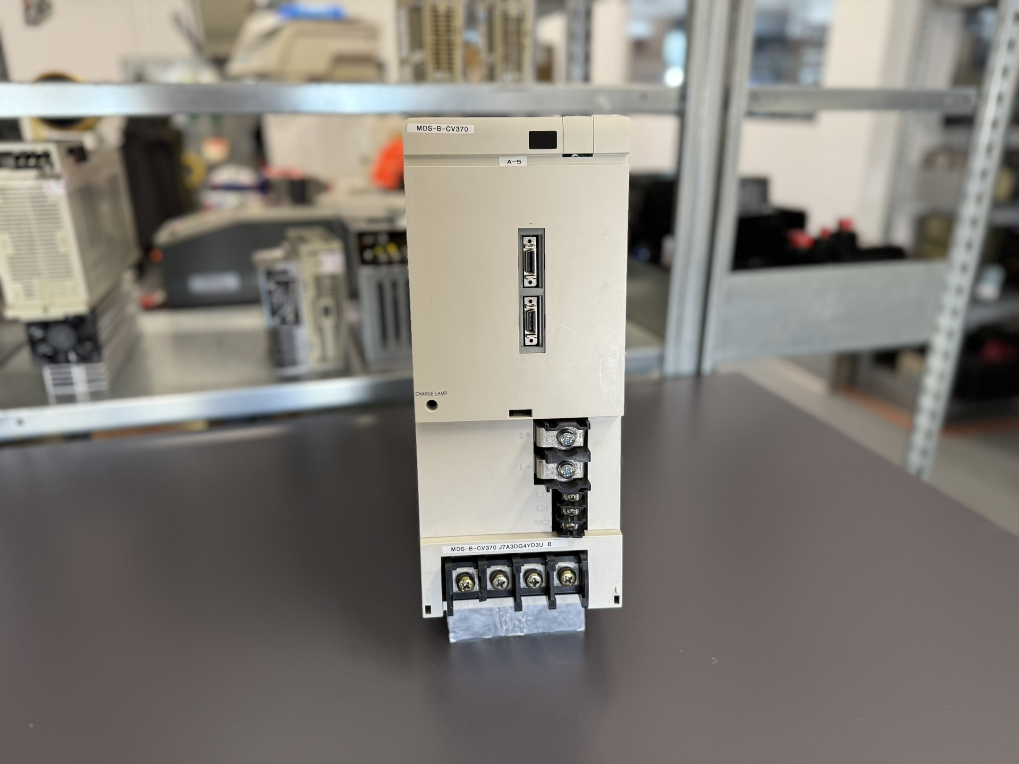 Mitsubishi MDS-B-CV-370 Power Supply Unit Seite 2