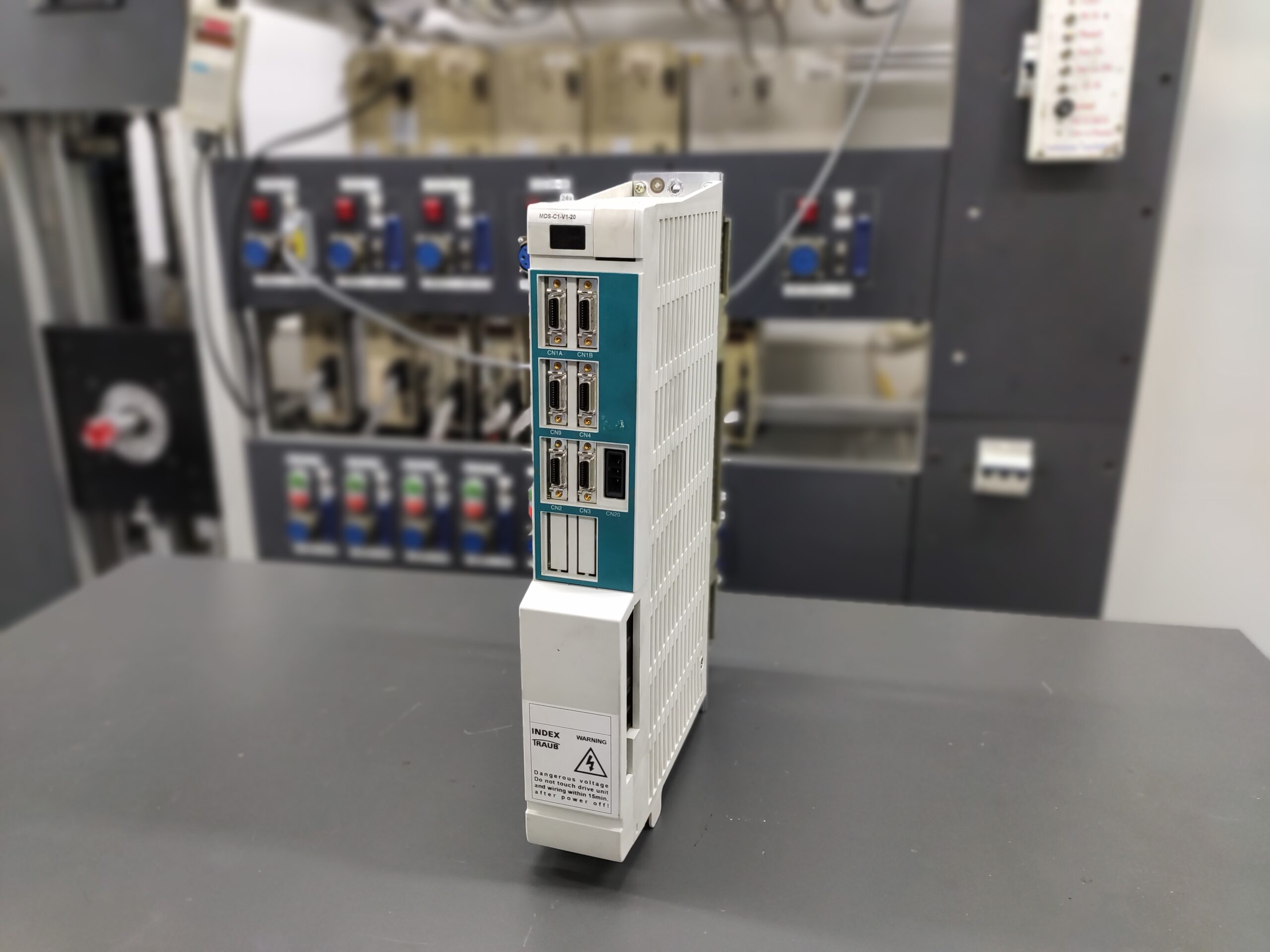 Mitsubishi MDS-C1-V1-20 Servo Drive Unit Hauptbild