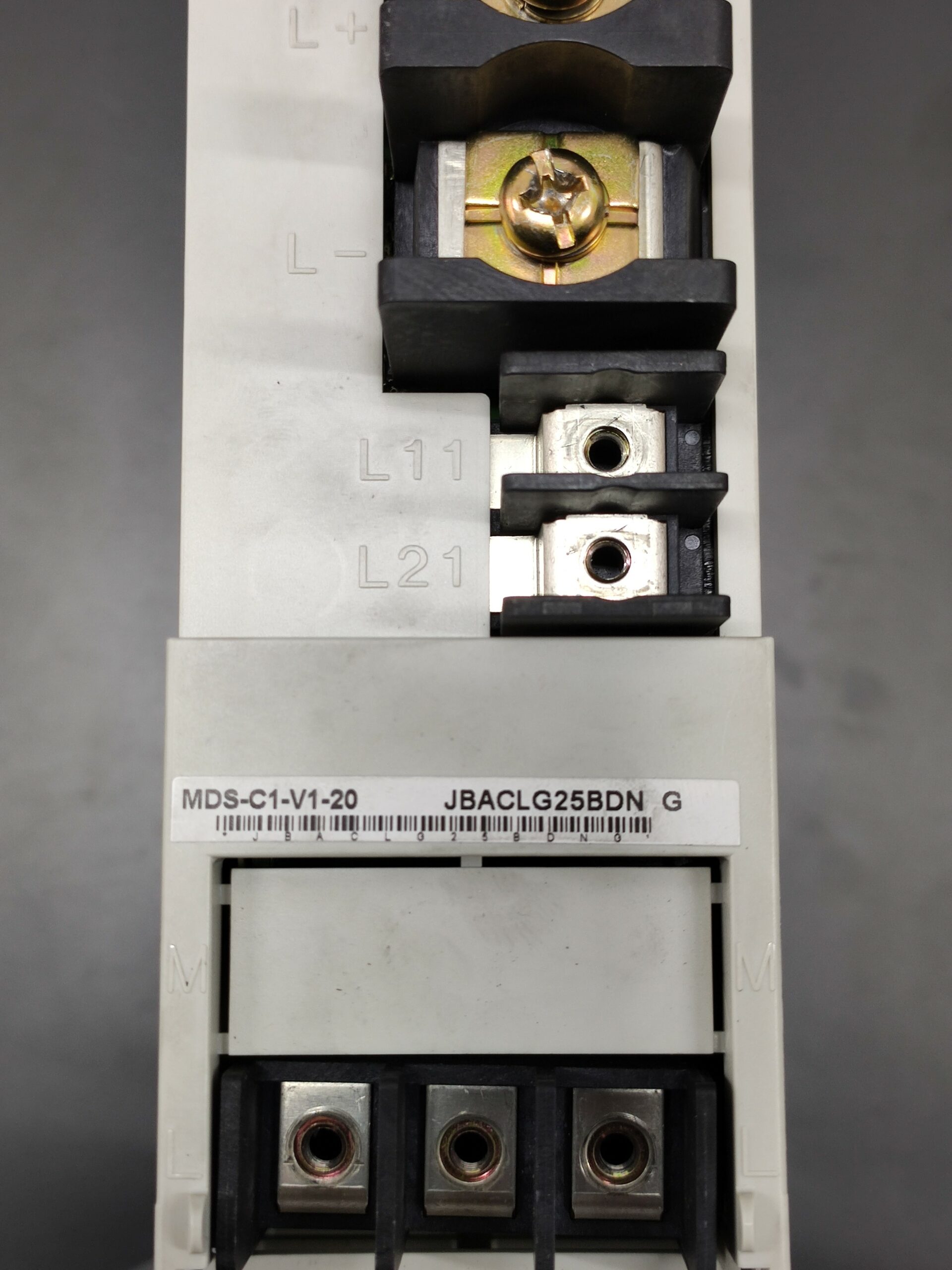 Mitsubishi MDS-C1-V1-20 Servo Drive Unit Typenschild 1