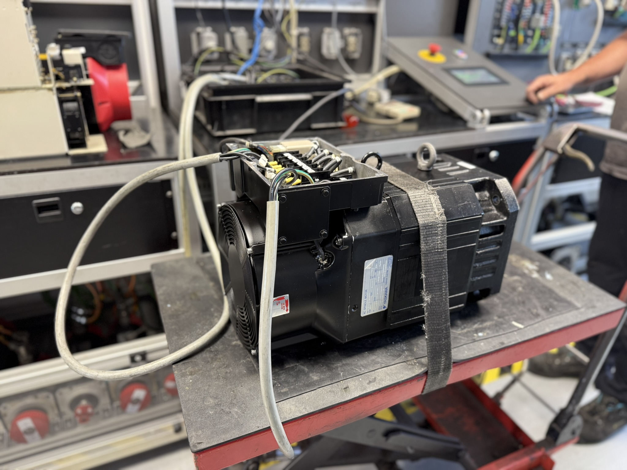 Yaskawa AC Spindle Motor UAASKD-08LYA11 Seite 1