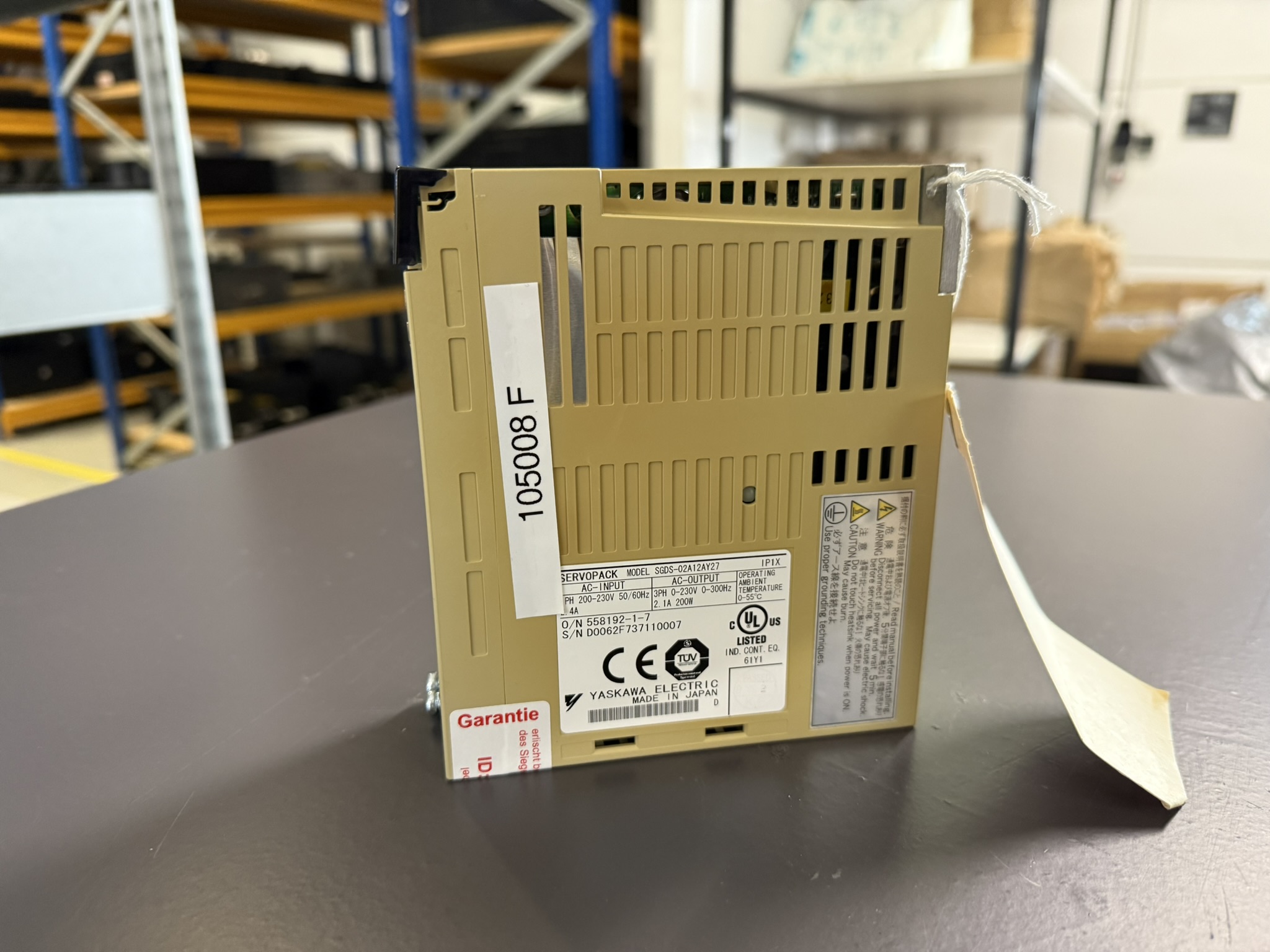 Yaskawa SGDS-02A12AY27 Servopack Ansicht seitlich 2