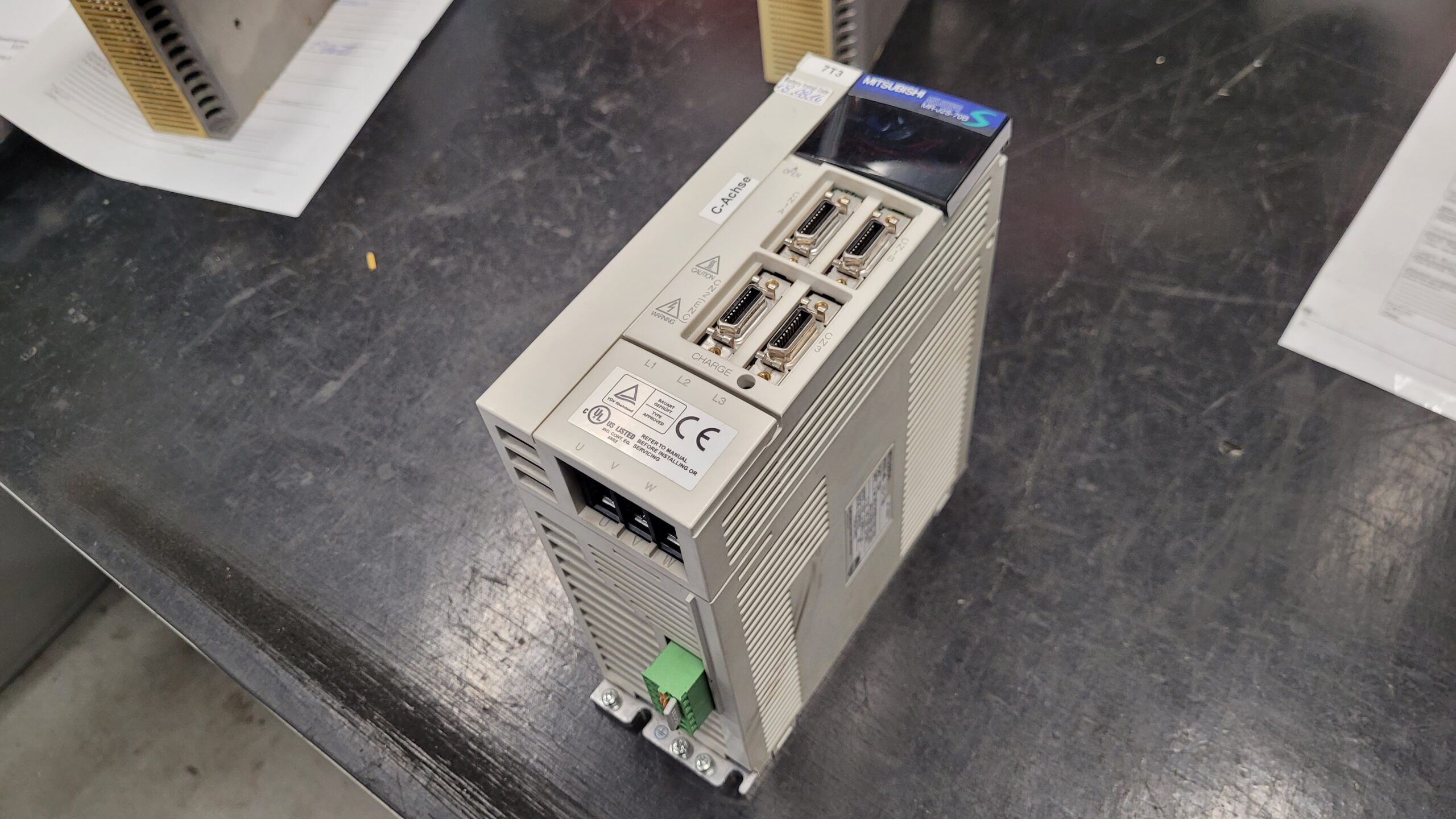Mitsubishi MR-J2S-70B Servo Drive Unit vor der Reparatur
