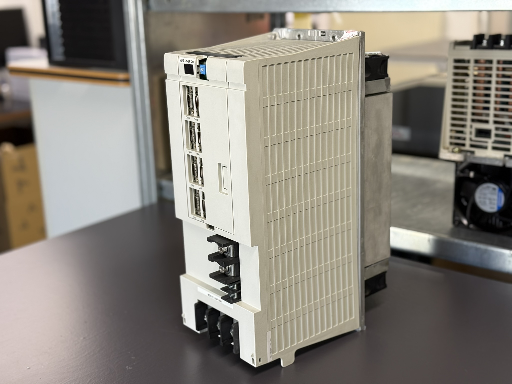 Mitsubishi Spindle Drive Unit MDS-C1-SP-260 Seite 2