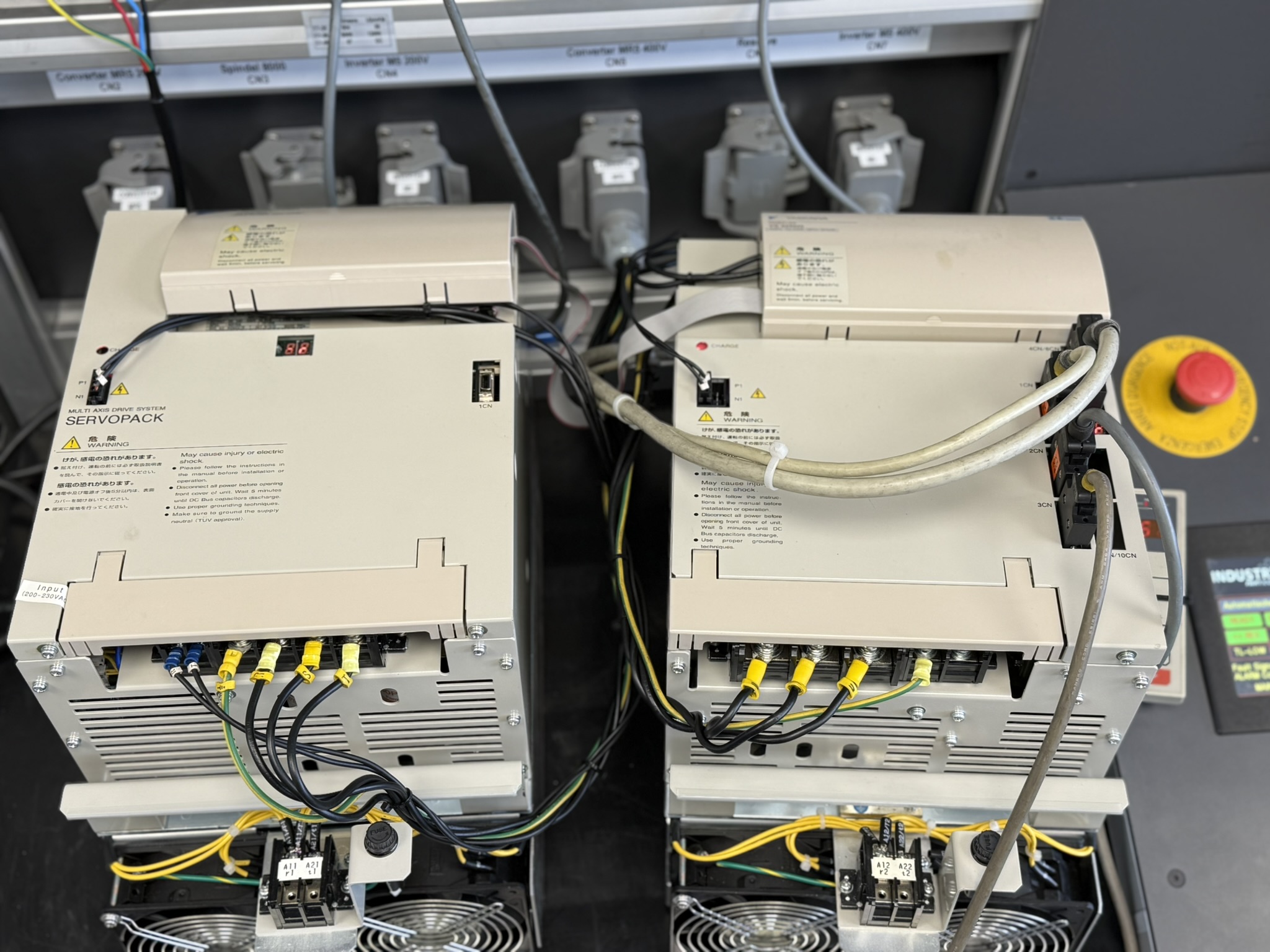 Yaskawa Converter VS-656 MR5 CIMR-MR5N4037 Yaskawa Inverter VS-626M5 CIMR-M5A40370-XXXX Ansicht 1