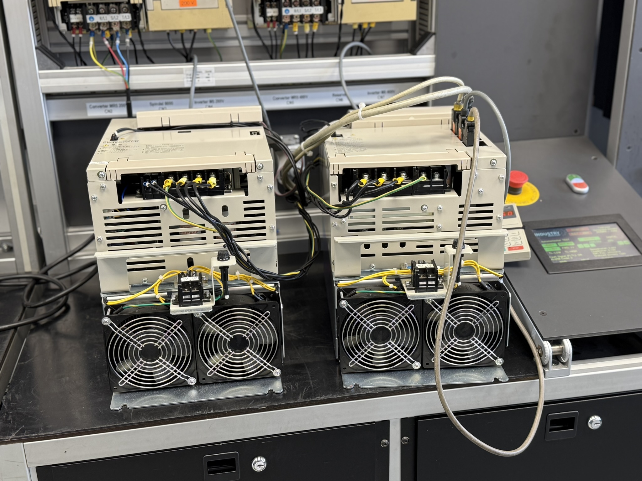 Yaskawa Converter VS-656 MR5 CIMR-MR5N4037 Yaskawa Inverter VS-626M5 CIMR-M5A40370-XXXX Ansicht 2