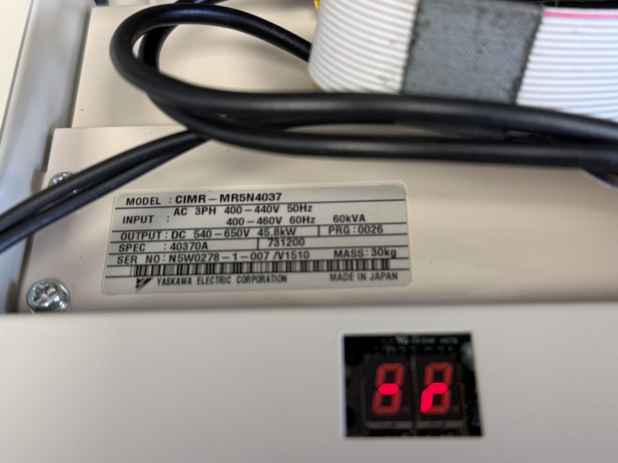 Yaskawa Converter VS-656 MR5 CIMR-MR5N4037 Yaskawa Inverter VS-626M5 CIMR-M5A40370-XXXX Typenschild