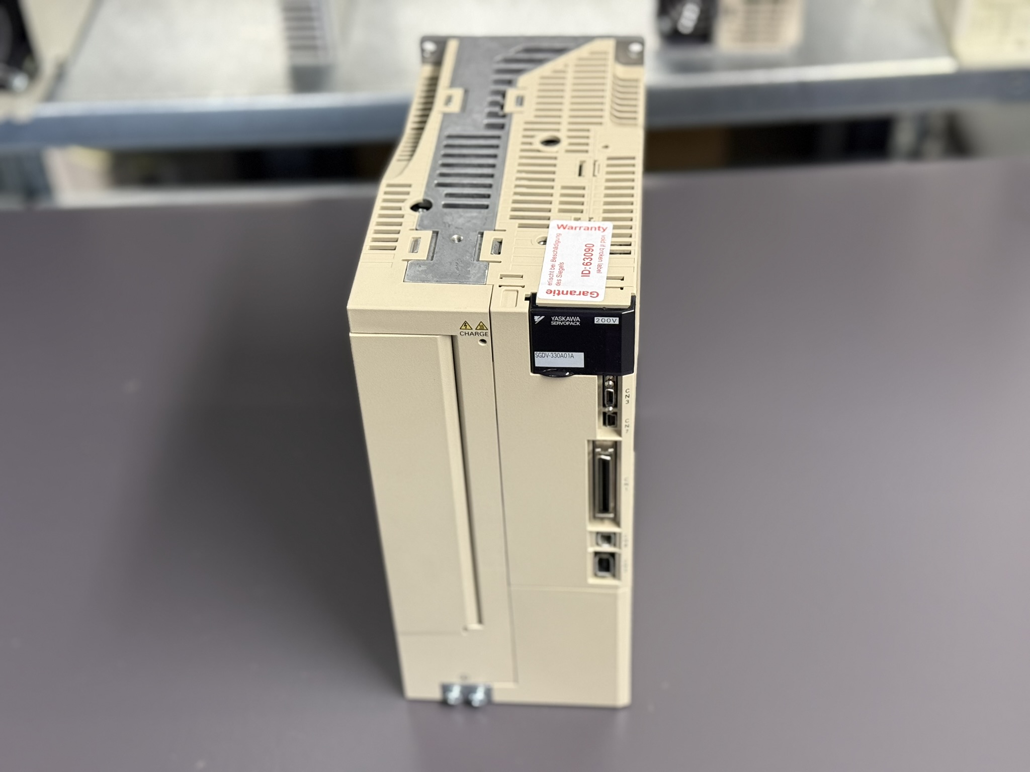 Yaskawa SGDV-330A01A Servopack Ansicht oben