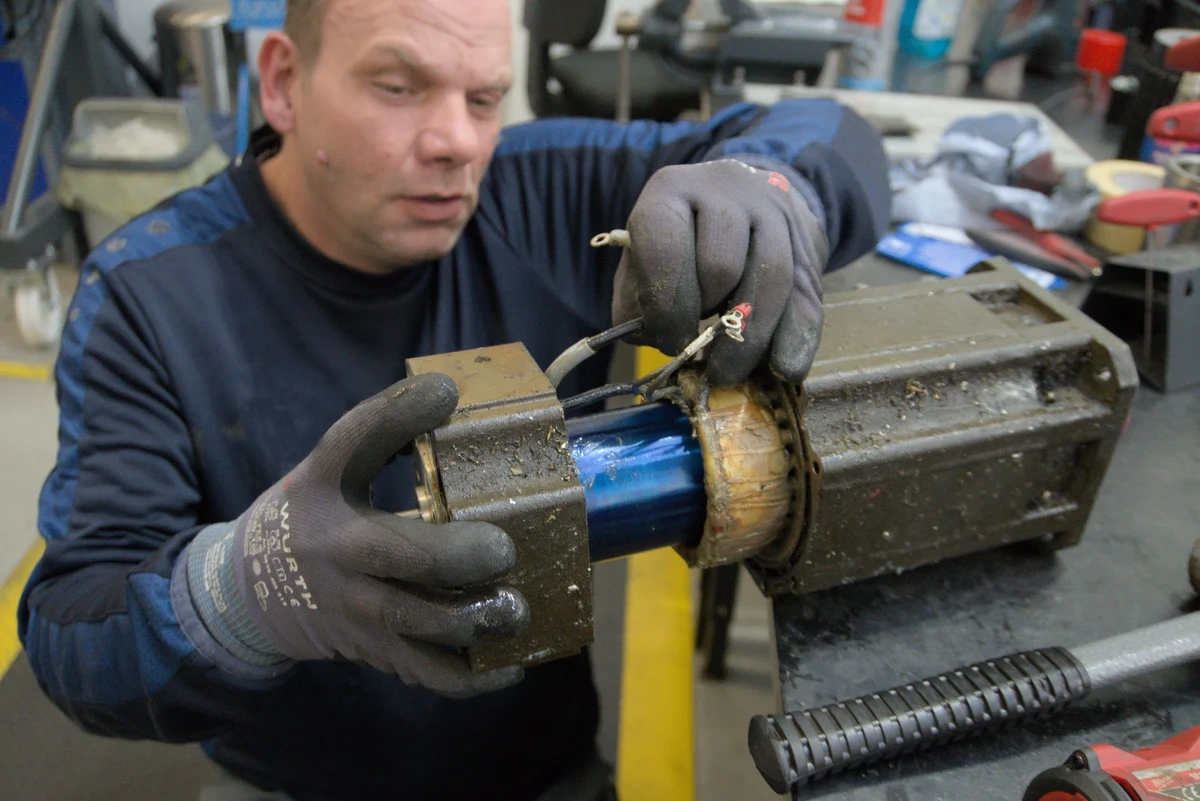 Disassembly of the rotor.