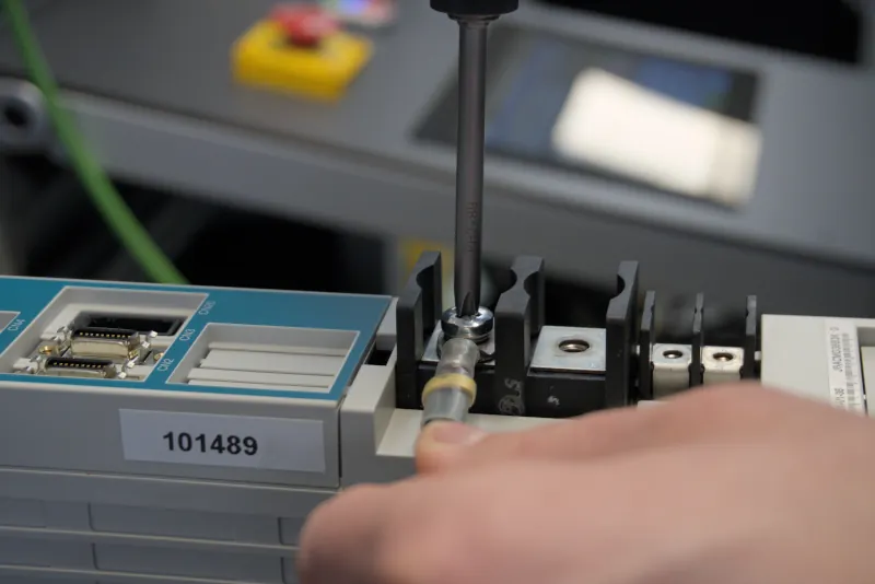 Video: Mitsubishi AC Servo Spindle Drives MDS-A/B/C/D/DH. Test und Reparatur bei industrypart GmbH