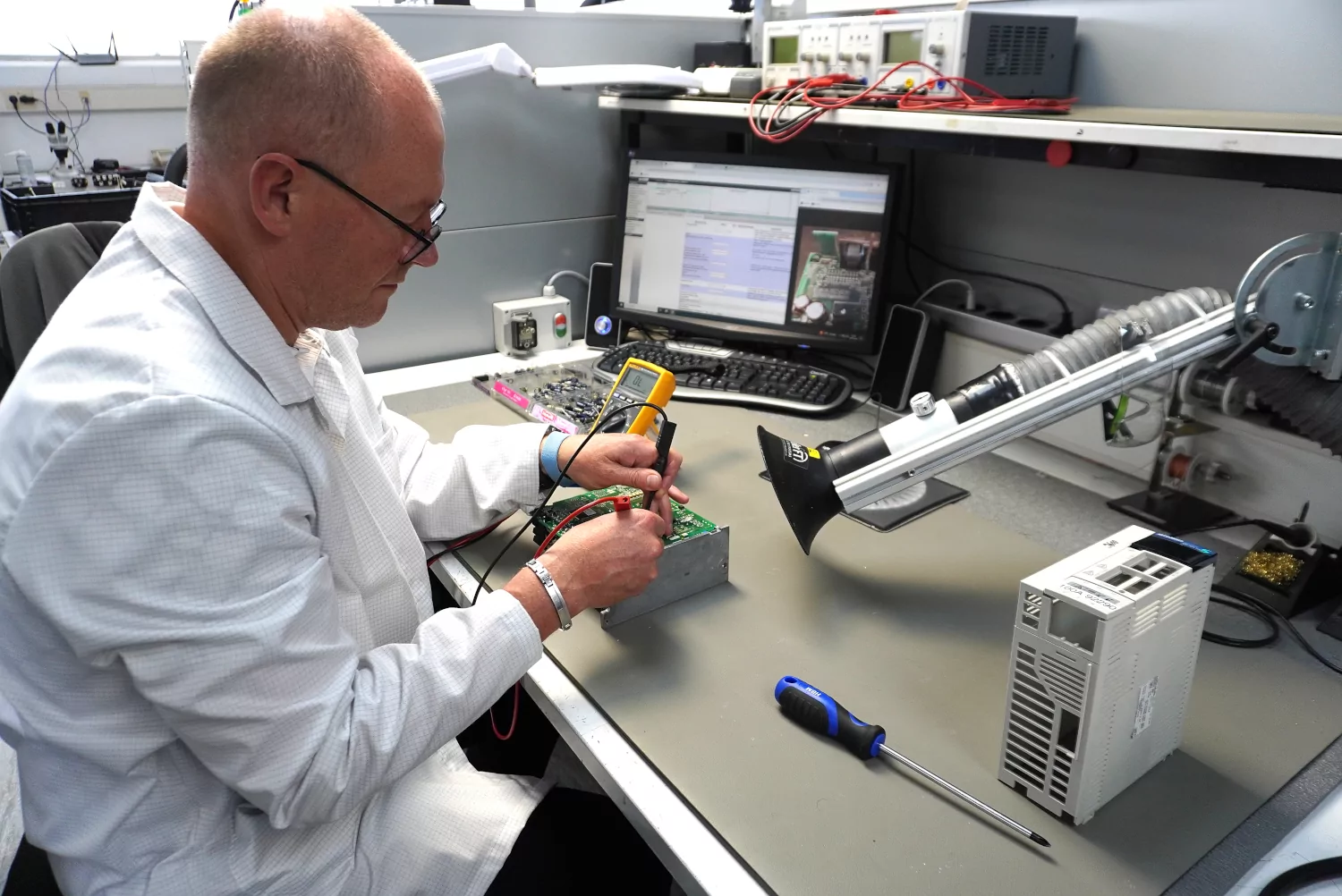 Fault localization using a multimeter.