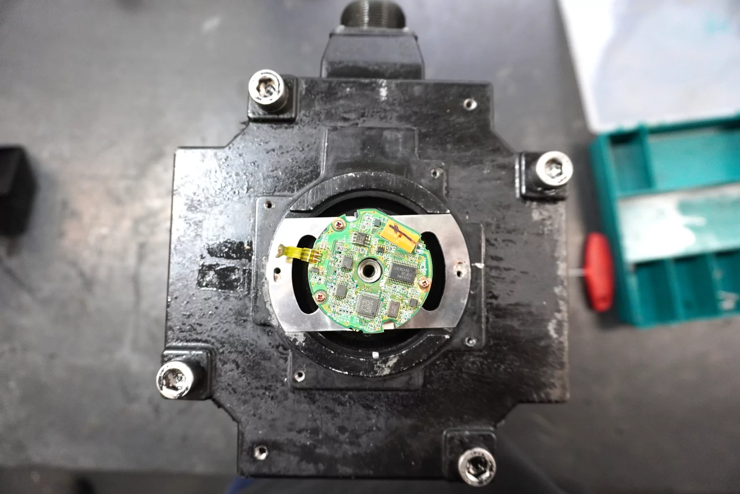 Disassembly of the encoder with special attention to the position sensor and marking.