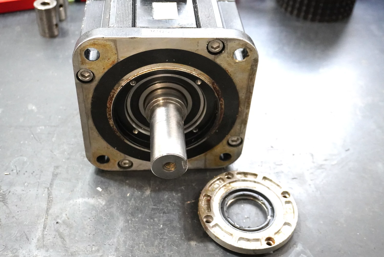 Front bearing cover with shaft seal in detail.